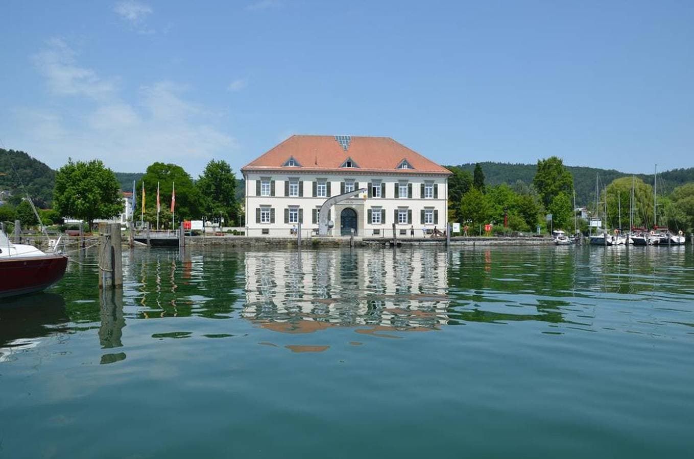 Foto 6 von 17: Kleine Ferienwohnung mit Seeblick, Balkon und Wi-Fi