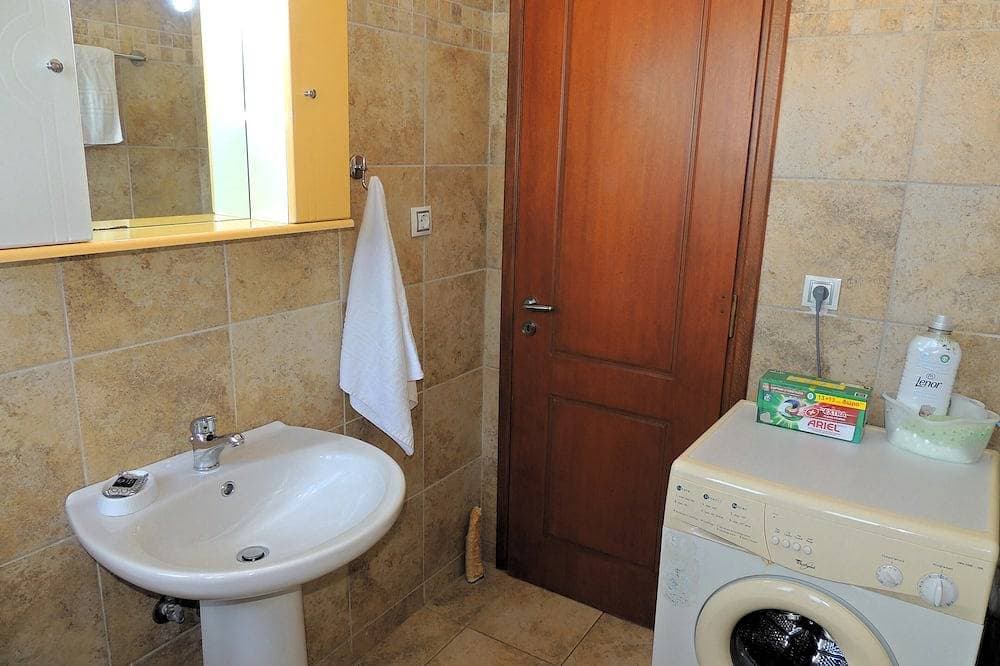 Foto 10 von 30: Schöne Villa mit 40m2 Pool mit römischer Treppe und einen Panoramablick auf das Meer