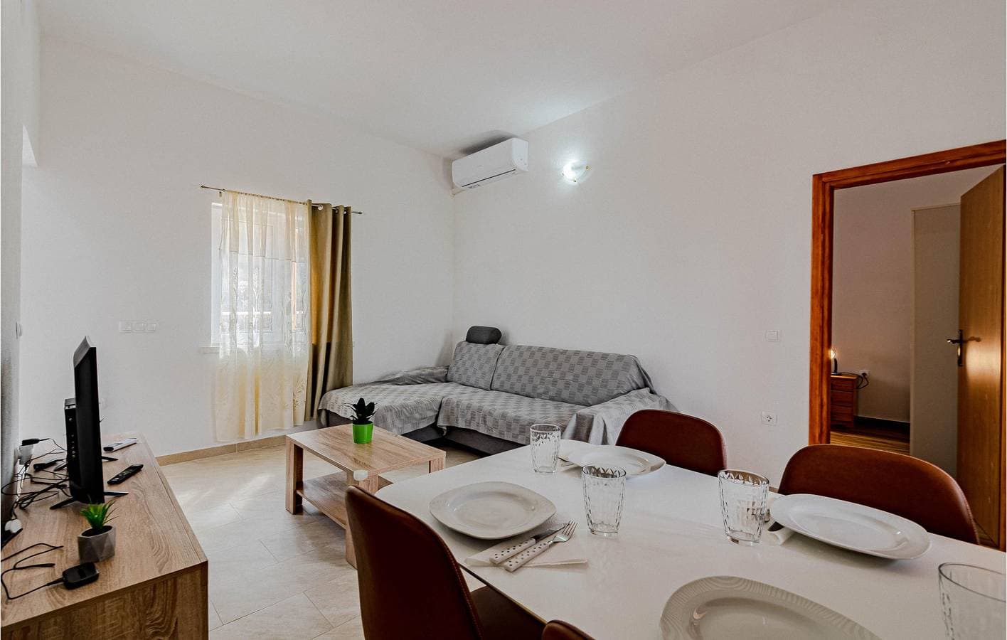 Foto 11 von 24: Gemütliche Ferienwohnung mit WLAN, Klimaanlage und Terrasse, 1,5 km vom Strand entfernt