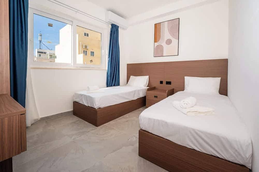 Foto 2 von 15: Cosy 1Br Apt In Qawra - Few steps from the sea
