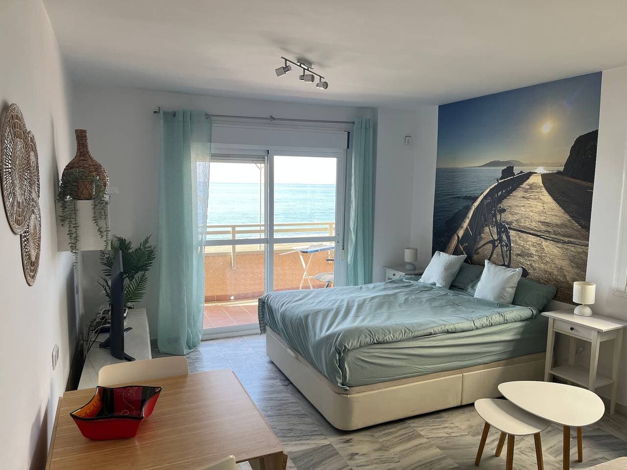 Foto 4 von 25: Ferienwohnung "Studio 2 Sea front" Am Strand mit Meerblick