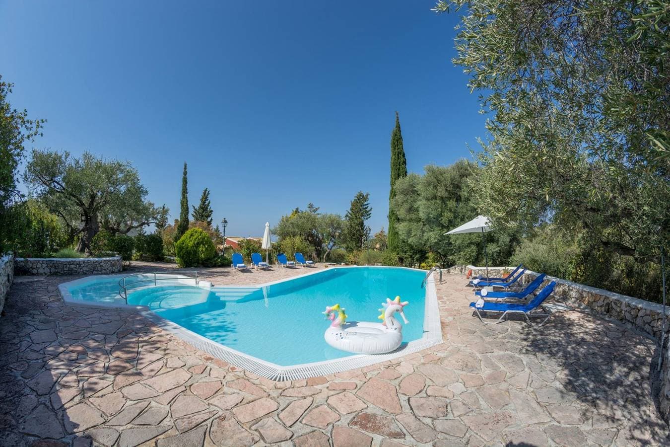 Foto 13 von 16: Villa für 3 Personen mit Pool