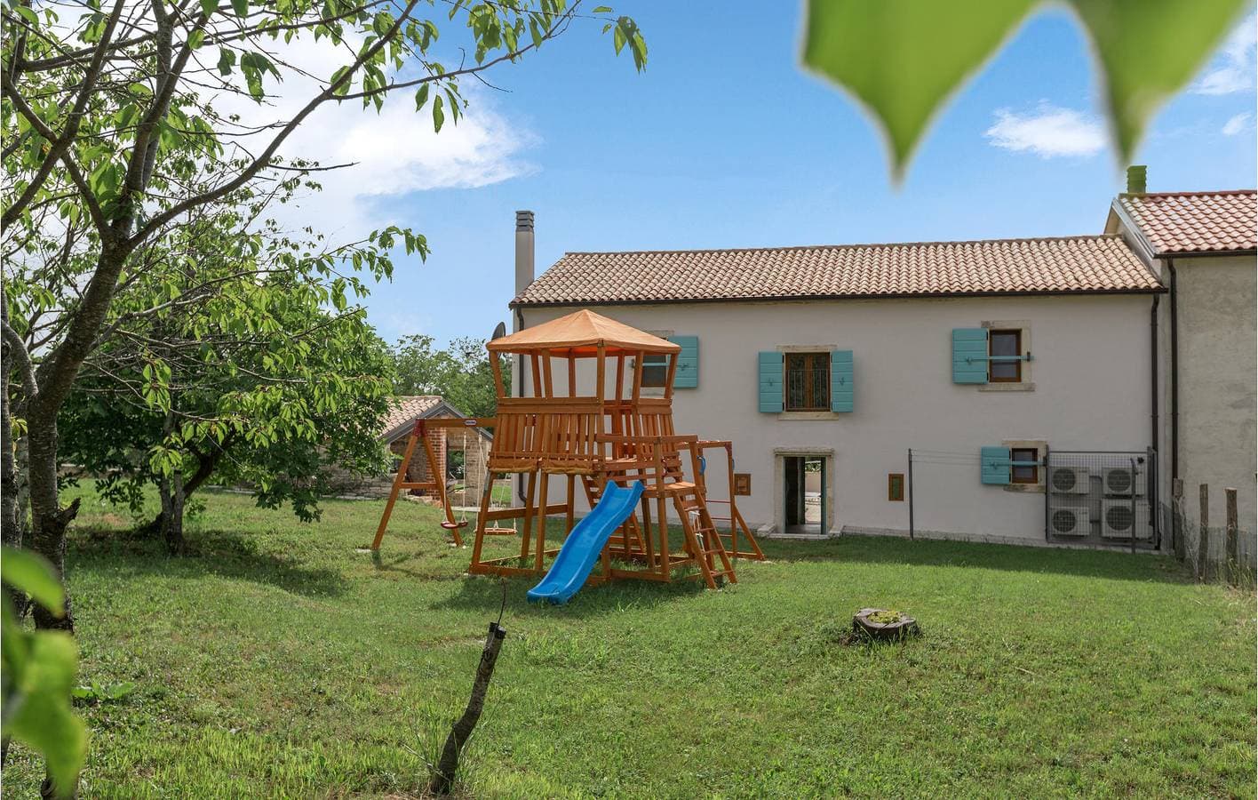 Apartment am Meer mit Terrasse, WLAN und Parkplatz in Montrin 1