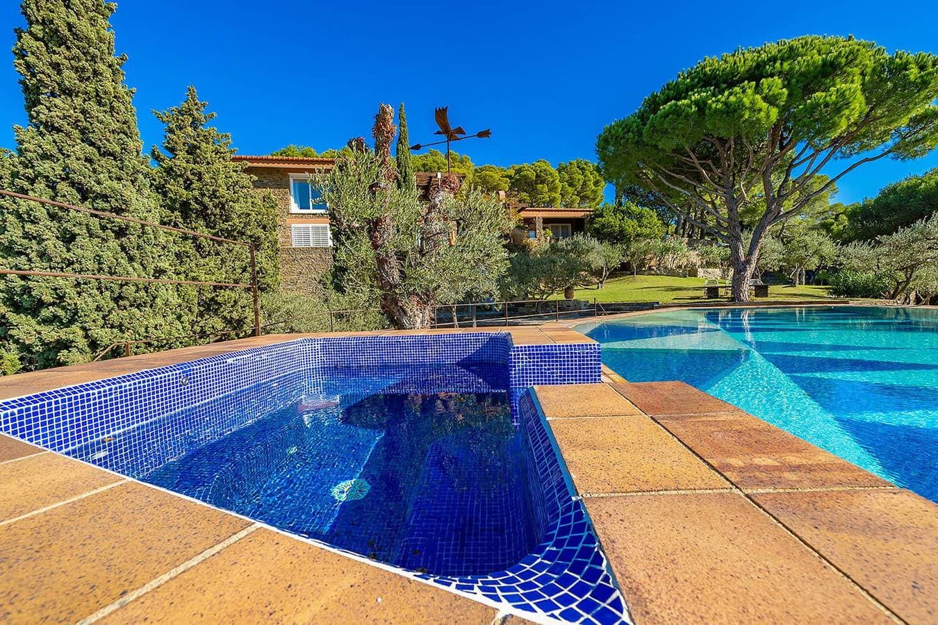 Foto 6 von 40: Villa für 16 Personen mit Terrasse
