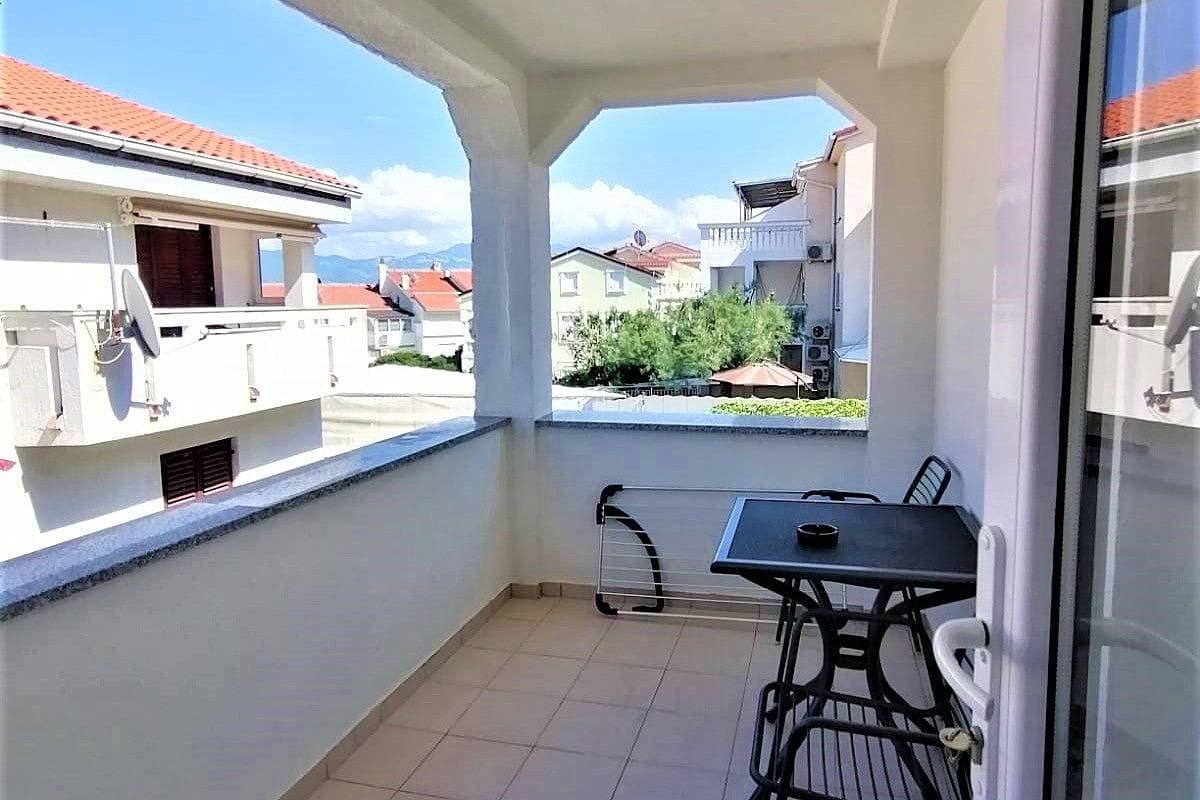 2-Zimmer-Ferienwohnung mit Balkon Baska (Krk) A-25942-a 1