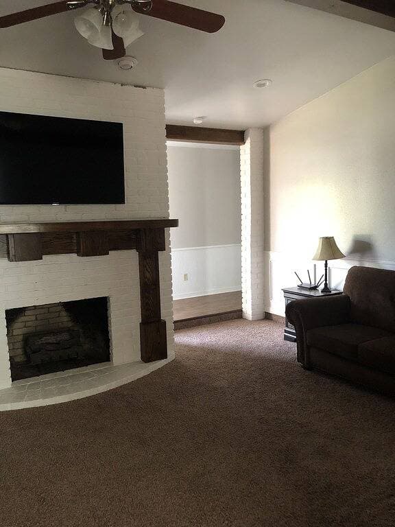Foto 13 von 16: Large Home - close to everything! Over 2200 sq ft. Ev Charger