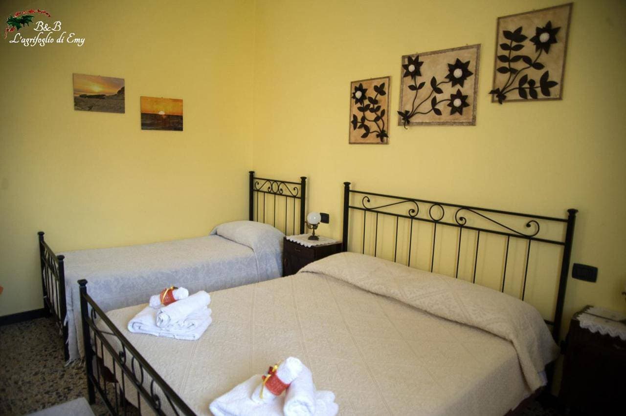 Foto 5 von 30: Twin Room with Shared Bathroom