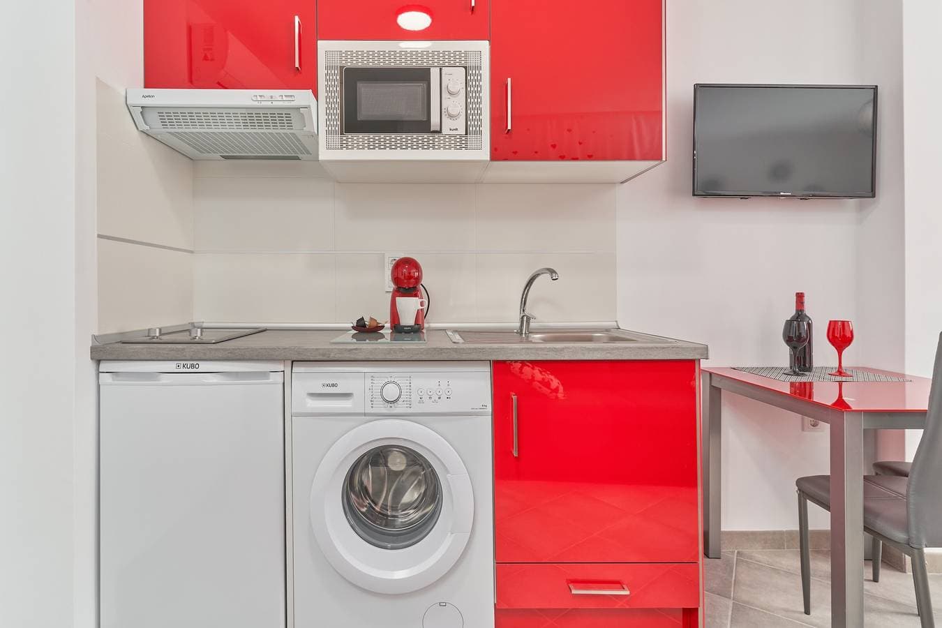 Foto 9 von 24: Einzimmerapartment "Nerja Boutique Beauty 204" mit Gemeinschaftspool und WLAN