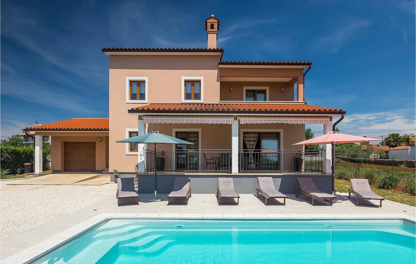 Foto 10 von 49: Geräumige 170 m² große Wohnung mit Pool, WLAN und Parkplatz