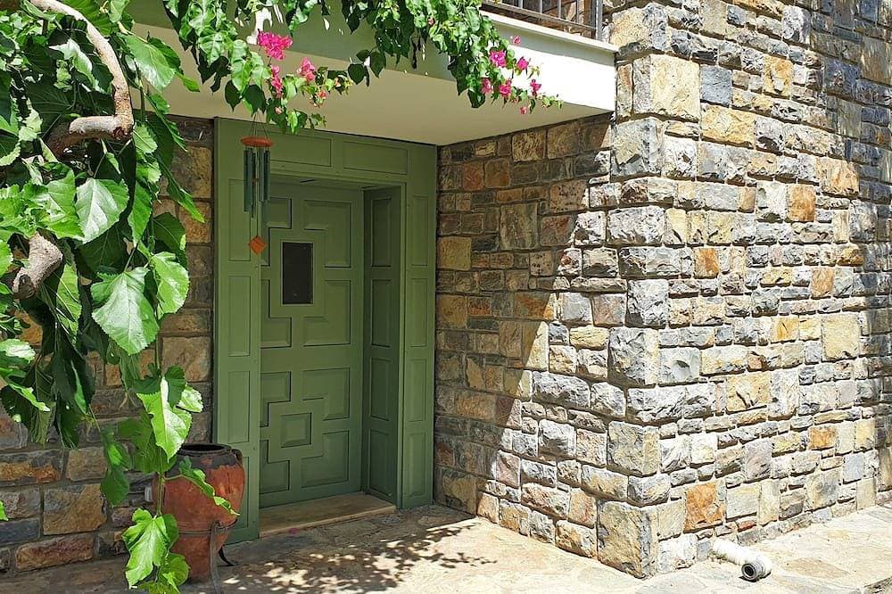 Foto 11 von 22: Romantic Stone Villa With Private Pool Just 100m From The Beach
