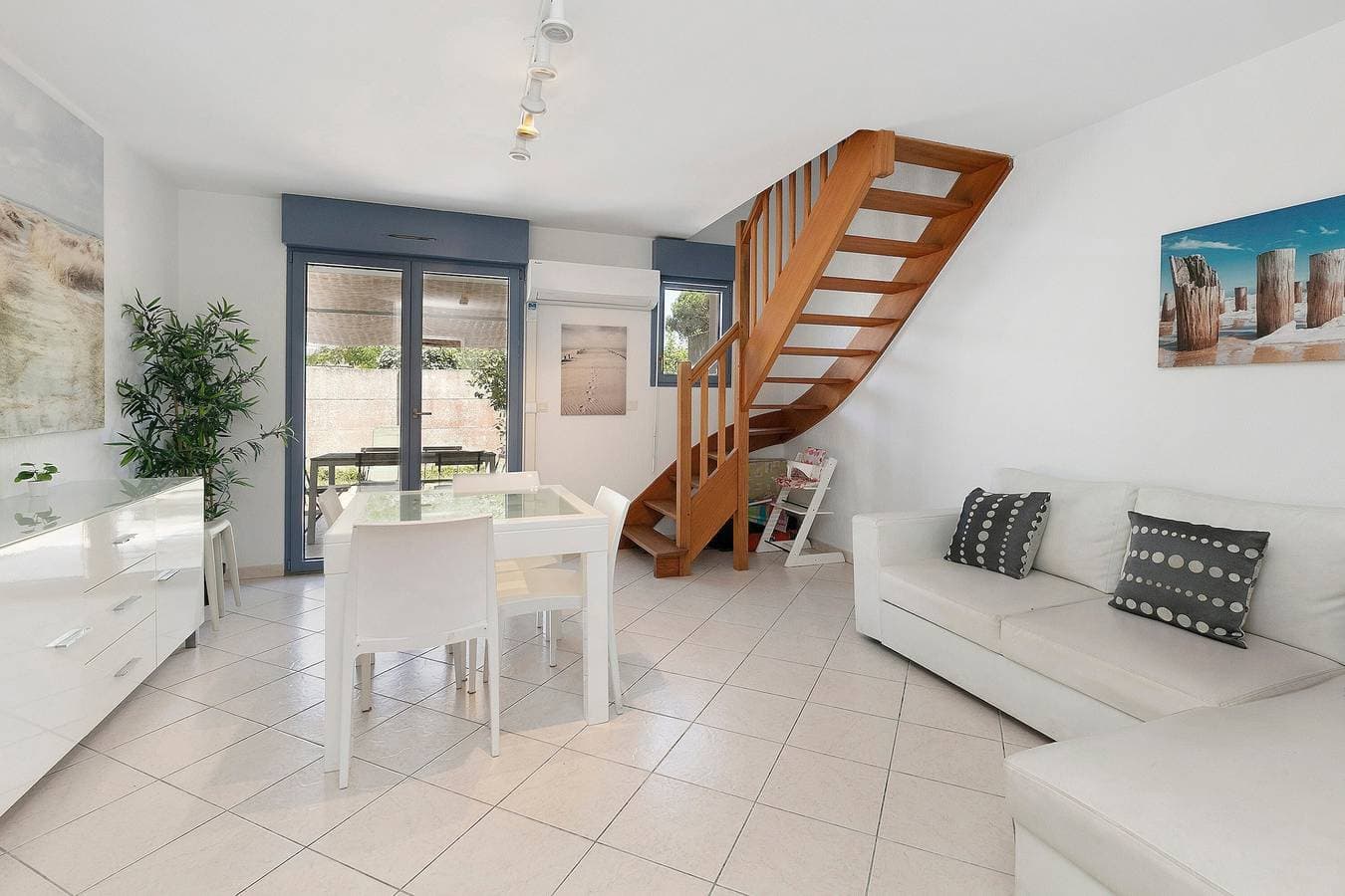 Foto 13 von 21: Ferienhaus 'Kerann 1 Min zum Strand mit Garten' mit privater Terrasse, Garten & WLAN