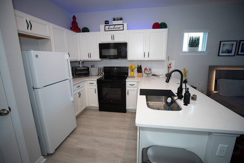 Foto 9 von 42: Modernes Zen. Privates Studio & Whirlpool im Herzen von Orlando Innenstadt