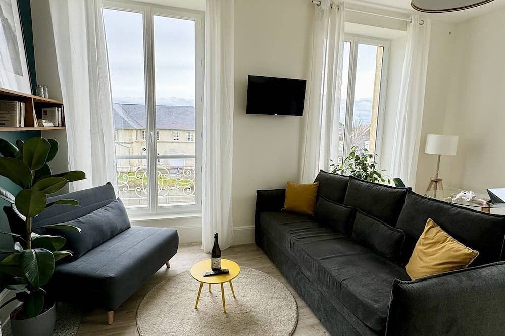 Foto 5 von 30: Waterfront Studio at Gold Beach, Sea View, Private Parking