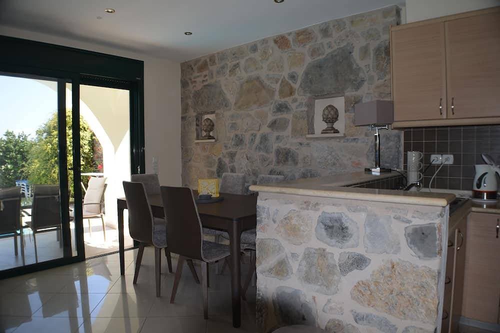 Foto 10 von 22: Beautiful Modern Cretan Villa overlooking the Mirabello Bay