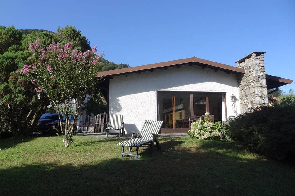 Charmantes Ferienhaus mit Seeblick 1