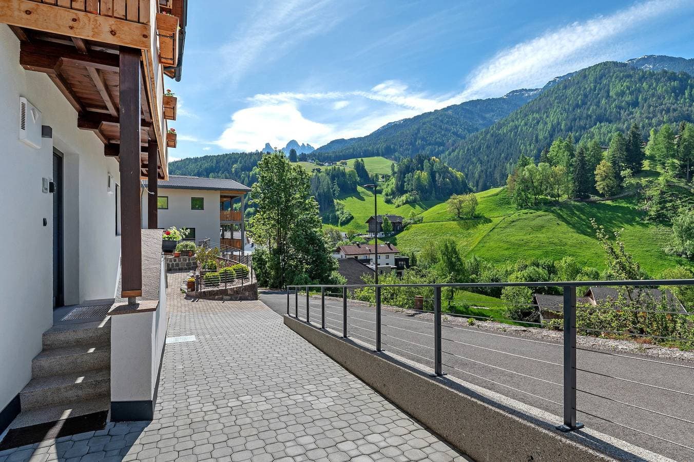 Foto 8 von 34: Ferienwohnung 'Villa Anna Apartment Raschötz' mit Bergblick, Gemeinschaftsgarten und WLAN
