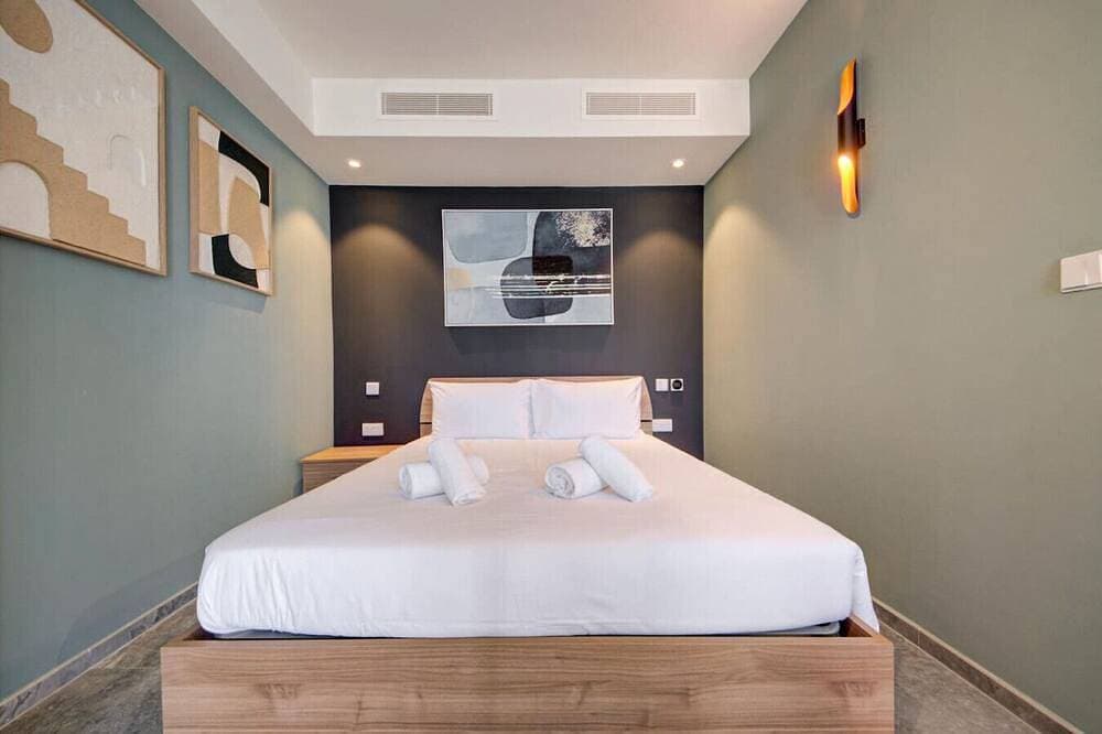 Foto 5 von 30: The Official Mercury Suite With Pool & Strong WIFI
