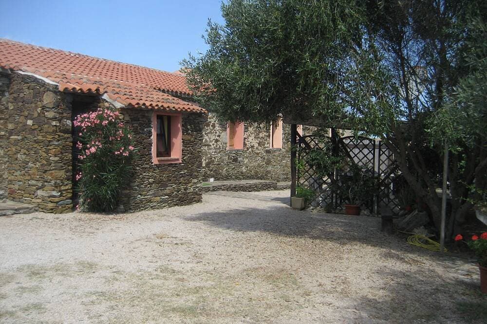 Foto 9 von 30: Eighteenth-century villa with pool sleeps seven