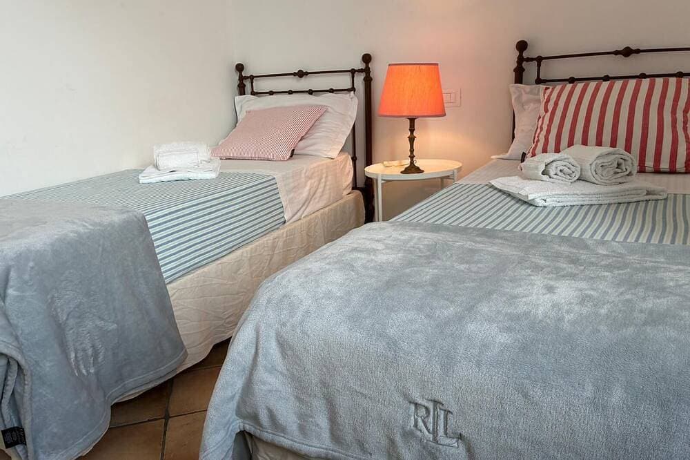 Foto 11 von 30: Villa San Vito, Amalfi Coast. Seaview Terrace, Garden, and Private Parking.