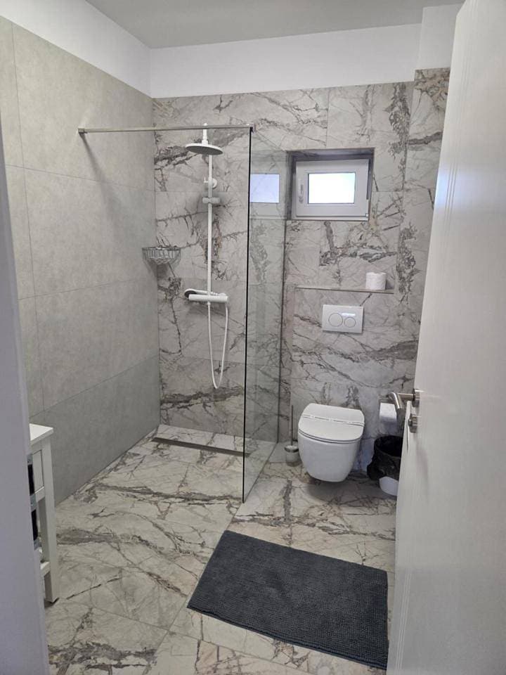 Foto 9 von 17: Double Room with Private Bathroom