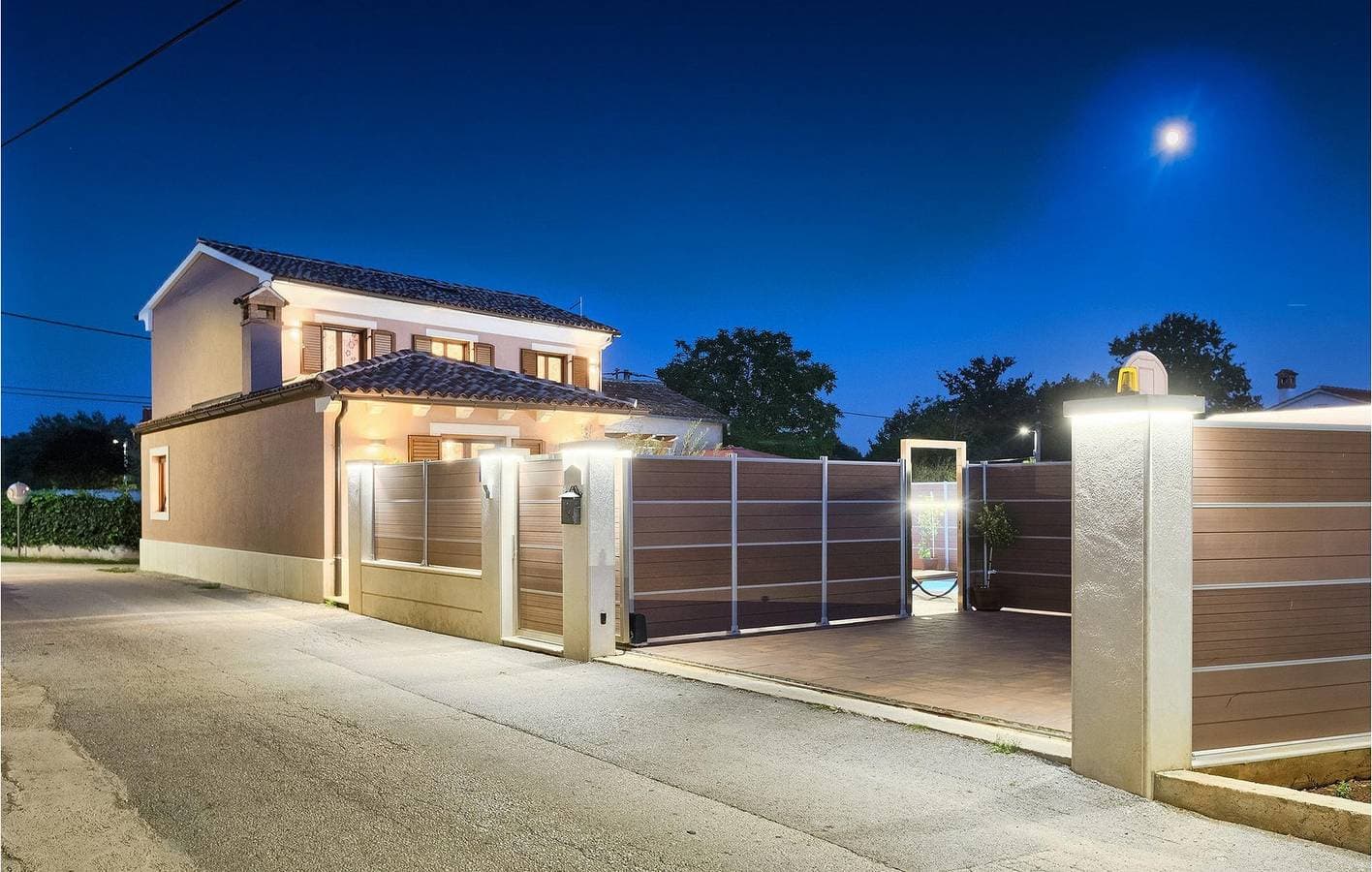 Foto 2 von 50: Geräumige 125 m² große Wohnung mit Pool, WLAN und Parkplatz