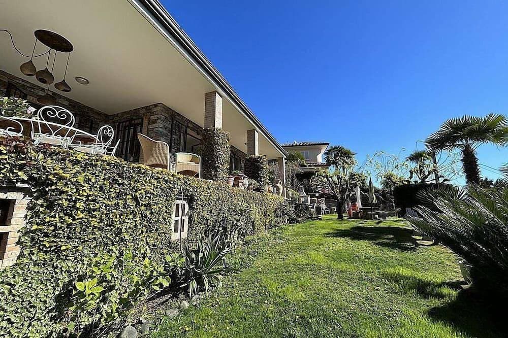 Foto 11 von 30: Villa Alborella: A bright four-story villa situated on a promontory facing the lake, with Free Wi-Fi.