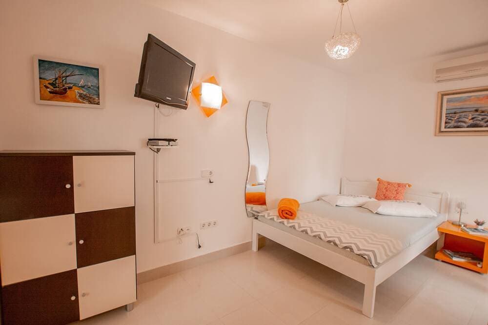 Cute studio apartment for 2 with pool 1