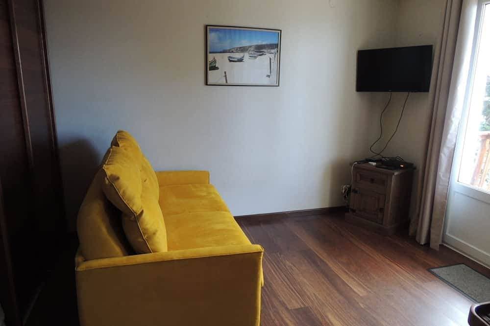 Foto 4 von 24: Charming south-facing studio-cabin for 4 people