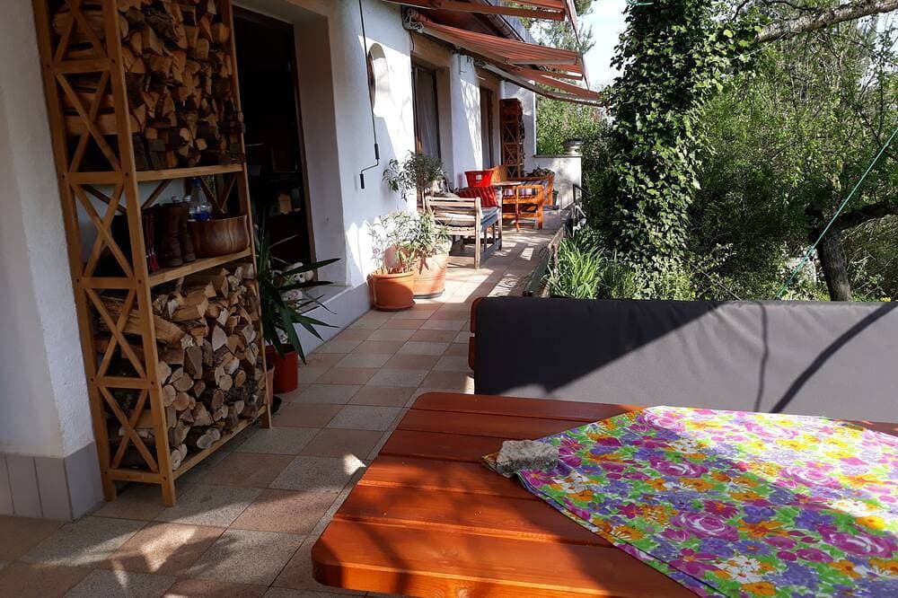 Bungalow am Stadtrand  mit Terrasse unter Altbaumbestand 1