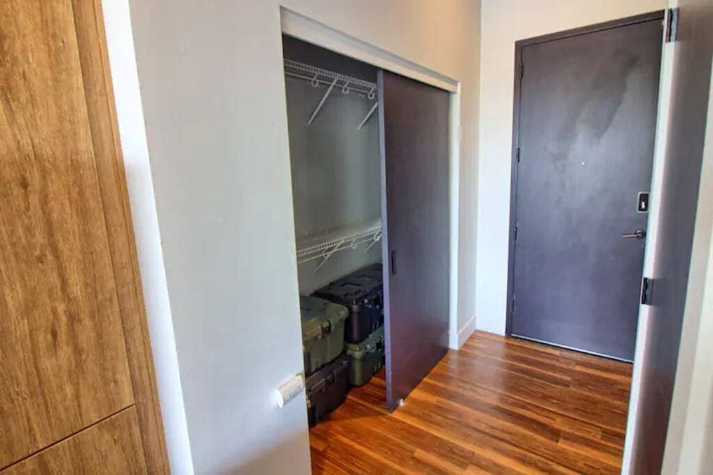 Foto 8 von 33: Chic Ultramodern Studio Loft w/ Designer Features