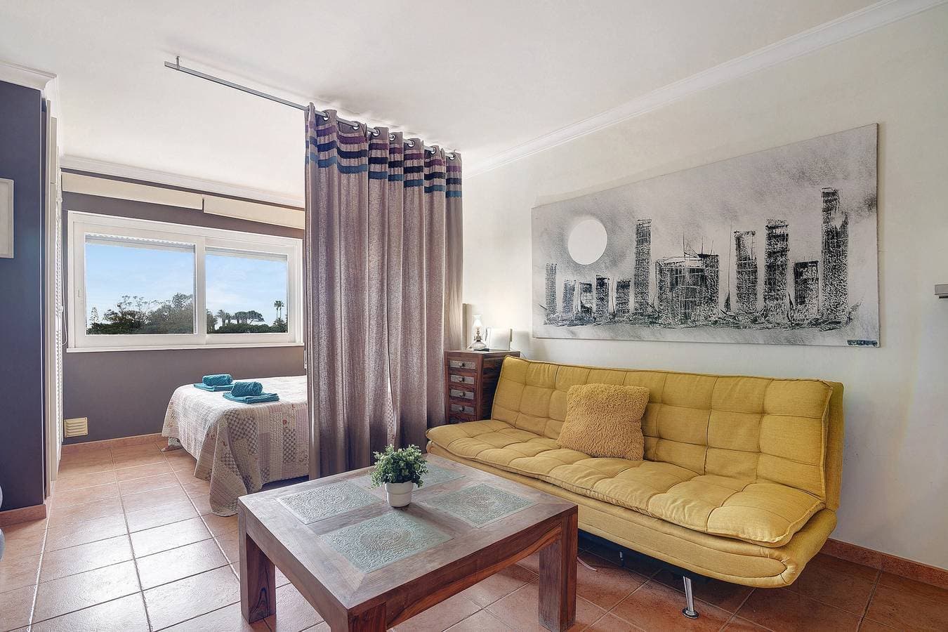 Foto 5 von 30: Apartment 'Studio On Maria Luisa Beach Wifi' mit Pool, WLAN & Klimaanlage