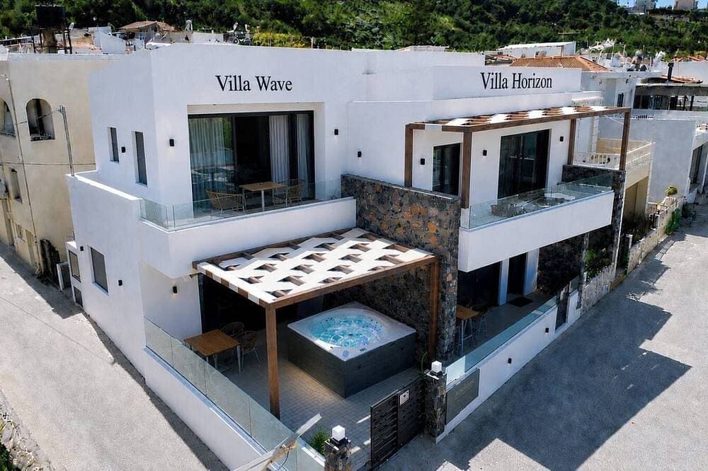 Foto 11 von 29: Aqua Vista-Villa Wave seafront villa with  private Jacuzzi, Kalyves Crete