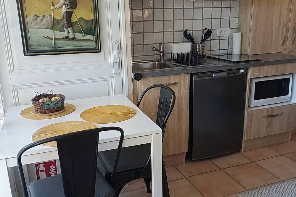 Foto 12 von 28: T1 charmantes klassifiziertes *** im Erdgeschoss der Villa mit Garten und Pool, eigenem Seezugang