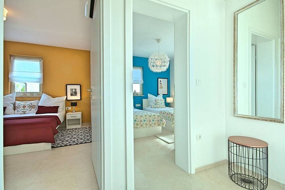 Foto 4 von 23: Vollständig umzäunt, privater Pool-beheizt, ruhig, modern, gemütlich, Meerblick