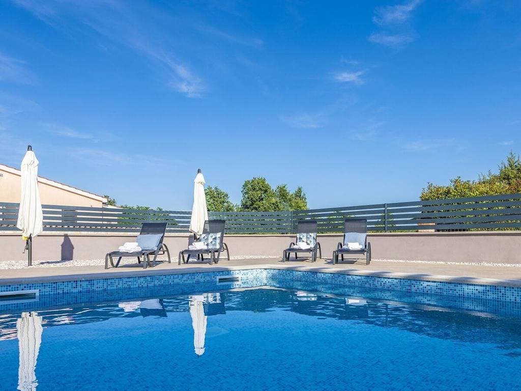 Foto 10 von 42: Villa in Sveti Lovreč mit Schwimmbecken