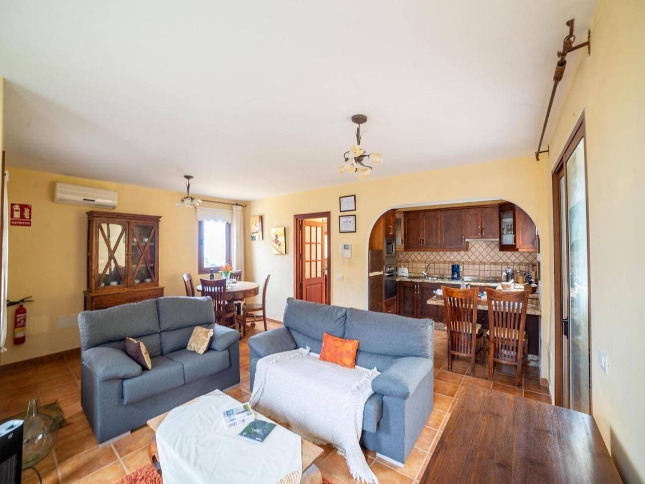 Foto 6 von 41: Three-Bedroom Holiday Home