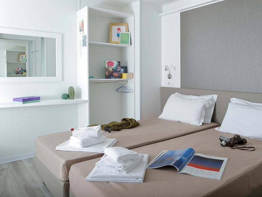 Foto 7 von 48: Hu Roma Camping in Town - Bungalow 3 personen - Deluxe