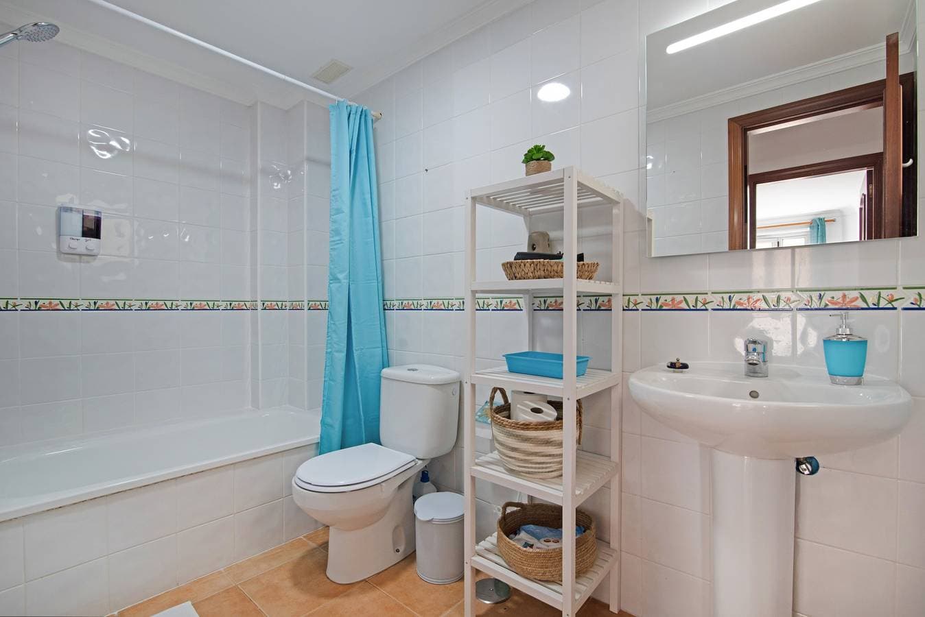 Foto 13 von 34: Ferienwohnung 'Ap Jarea Playa Sardina' mit Gemeinschaftspool, Balkon und WLAN