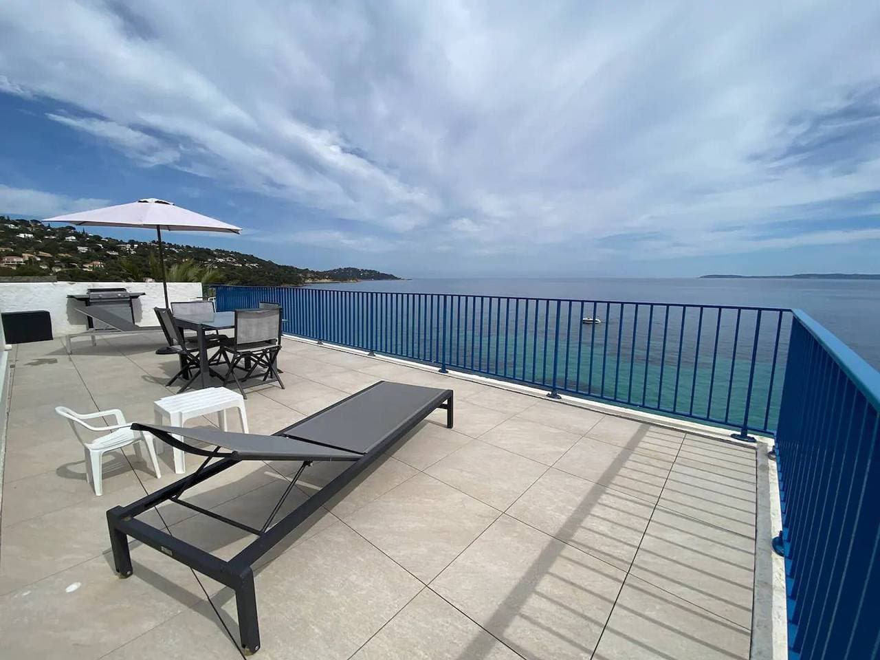 Foto 4 von 22: Klimatisierte Wohnung mit Terrasse & Privatem Strand