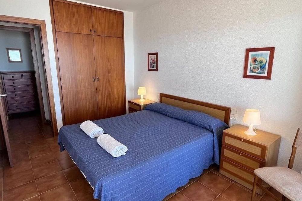Foto 4 von 23: Geräumiges 4-Zimmer-Apartment direkt am Strand. Rodes-61