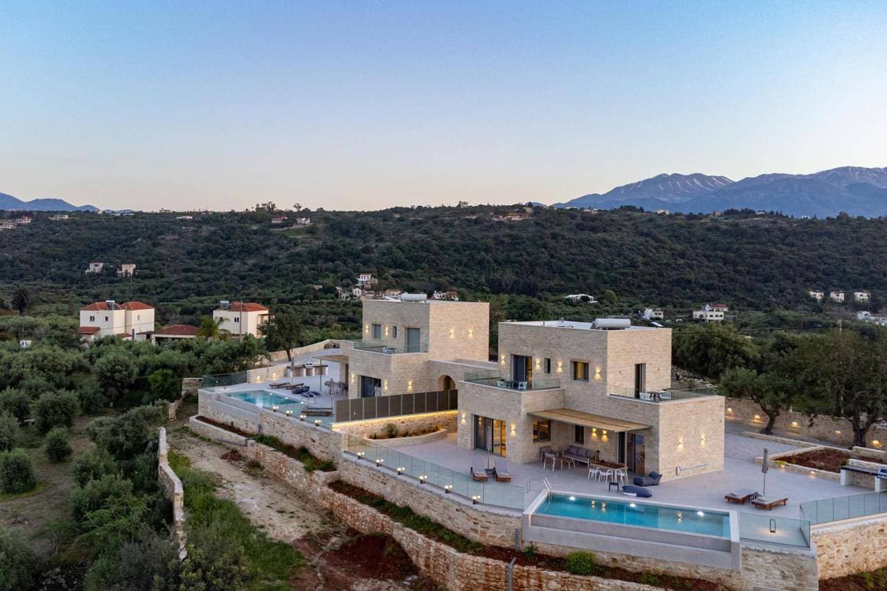 Foto 2 von 5: Villa with Private Pool