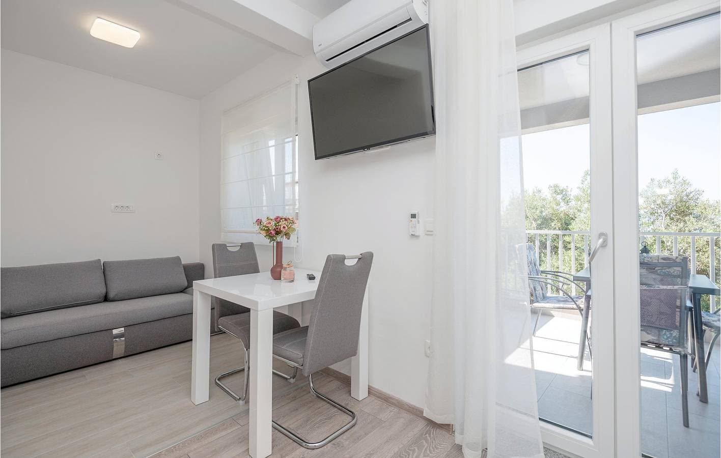 Foto 8 von 34: Gemütliches Apartment mit Meerblick, Terrasse, WLAN und Parkplatz in Podaca