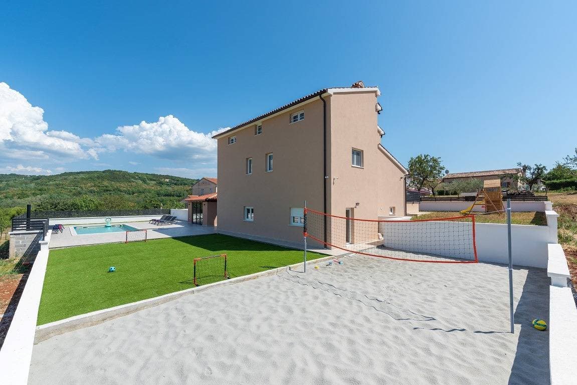 Foto 9 von 54: Moderne Villa in Karojba mit privatem Pool.