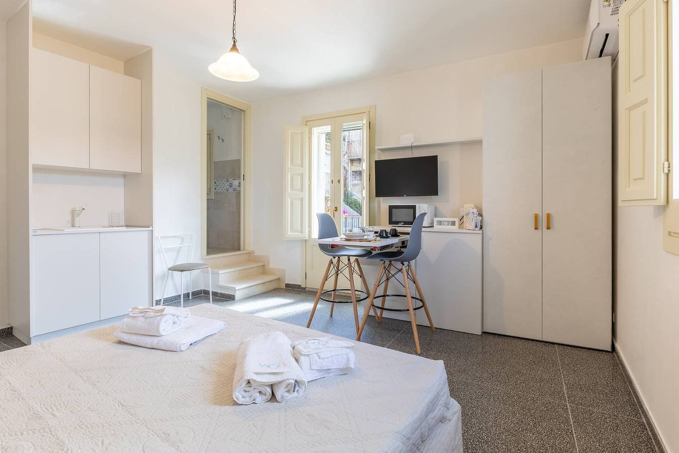 Foto 5 von 23: Zimmer 'Liolà - Là Con Vista' mit Bergblick, Wi-Fi und Klimaanlage