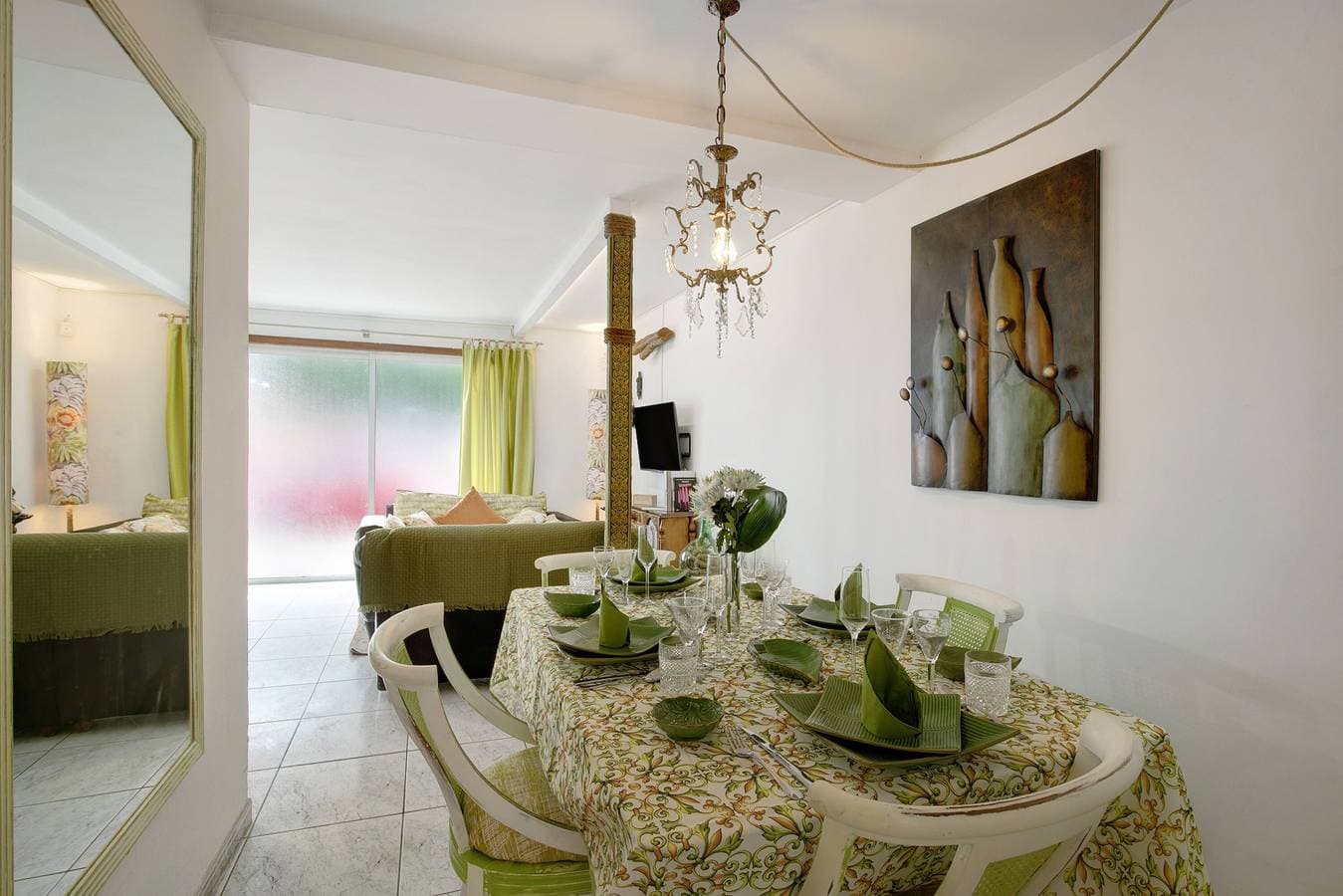 Foto 10 von 28: Ferienwohnung 'Jardín Del Sol planta baja' mit privaten Terrassen, eigenem Garten und WLAN