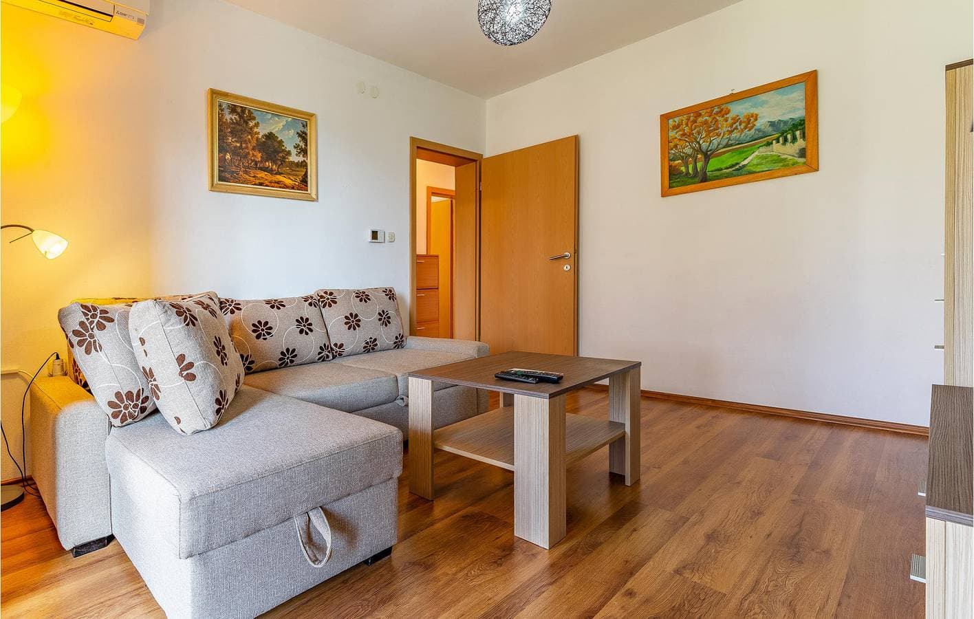 Foto 3 von 23: Gemütliche Ferienwohnung mit Pool, WLAN und Parkplatz, nur 2,5 km vom Strand entfernt