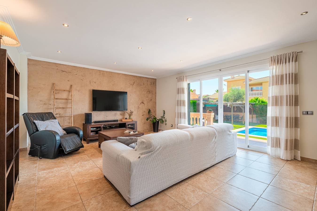 Foto 4 von 24: Villa 'S'Olivera de María' mit Bergblick, Pool, Whirlpool und privatem Grill