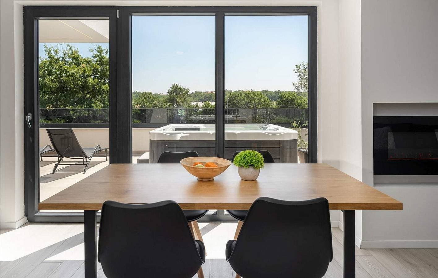 Foto 8 von 31: Gemütliche 75 m² große Wohnung mit Pool, Terrasse und WLAN in Strandnähe