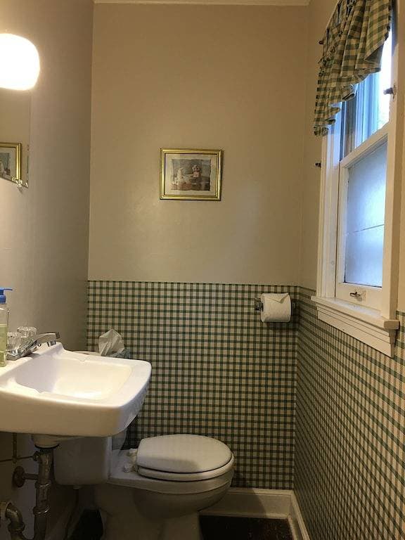Dutch Inn Guest House near Pipestone National Monument & Blue Mounds State Park 1