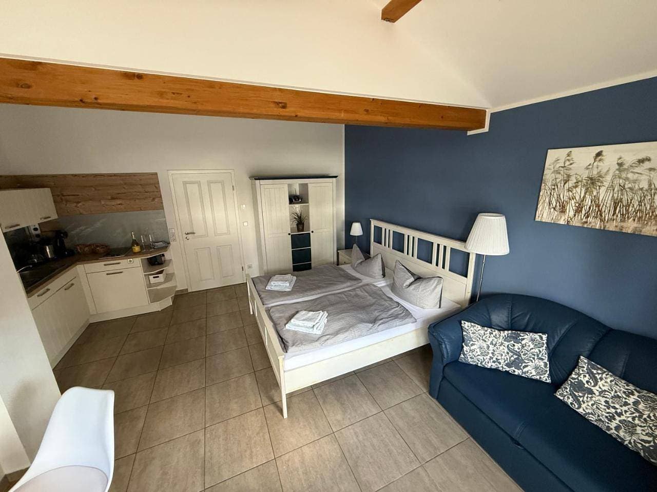 Foto 8 von 13: Studio Apartment with Shower